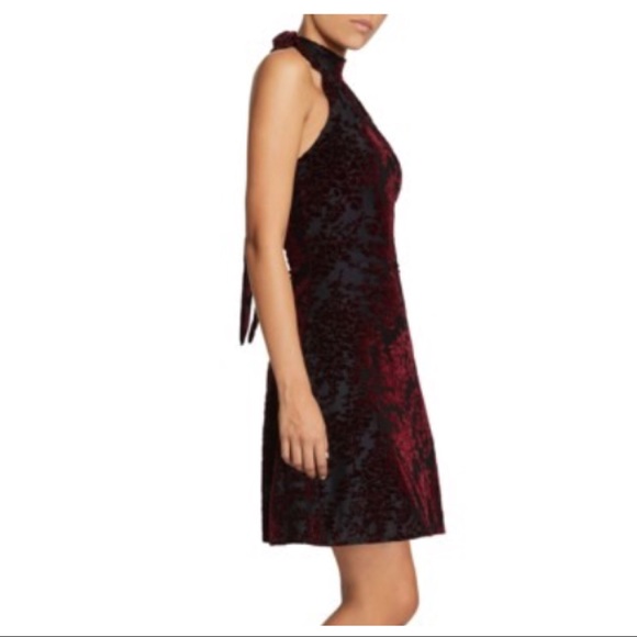 DRESS THE POPULATION VELVET HALTER MINI DRESS - Picture 7 of 8